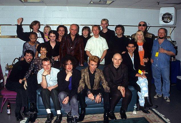 29. Yine aynı sene, Bowie'nin 50. doğum günü şerefine düzenlenen konser etkinliğinden...