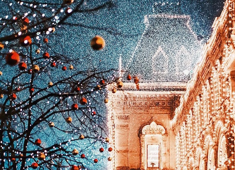 Православное Рождество в Москве: снежное царство в окружении огней