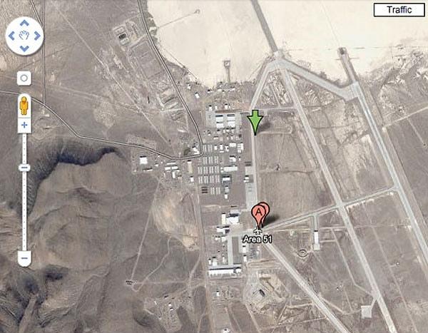 Nevada'nın güneyindeki çorak çölün ortasında, Groom Lake'da bulunan Area 51, Amerikan Hava Kuvvetleri'ne ait bir tesis olup, tanımlanamayan uçan cisimler (UFO'lar) ile speküle edilen bağlantısı nedeniyle kötü üne sahip olmuştur.