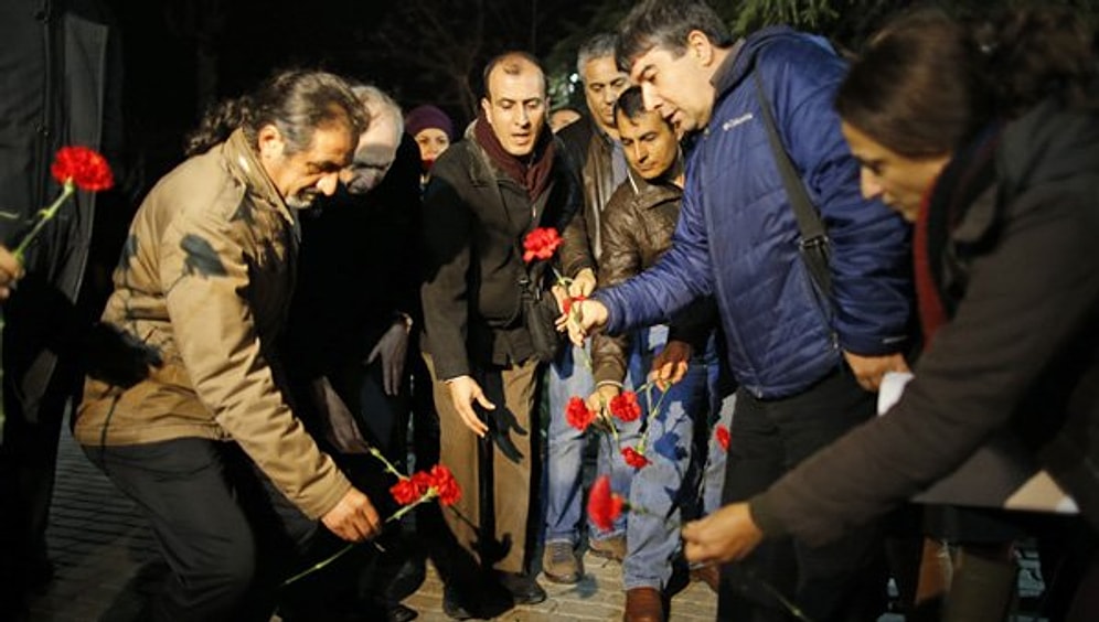 Terör Saldırısına Karanfilli Protesto