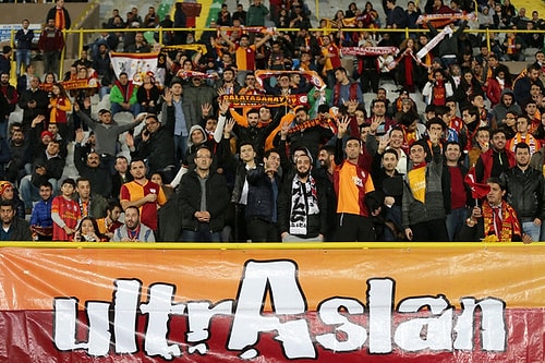 Galatasaray taraftarı takımını yalnız bırakmadı