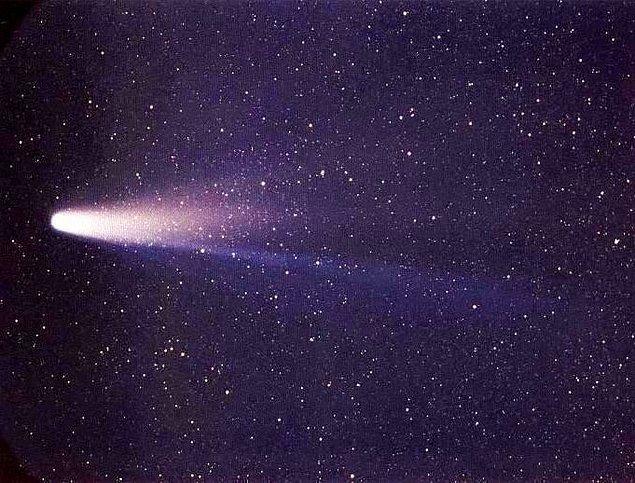 6. Her 75–76 yılda bir yörüngesini tamamlayan Halley kuyruklu yıldızı görüldü.