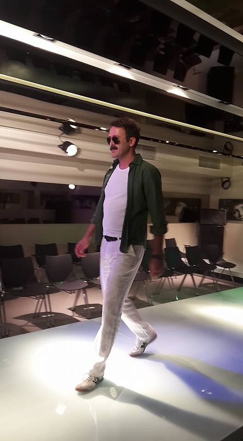 Daha sonra bir dönem mankenlik yapsa da yeteneğine uygun ve uzun soluklu çalışabileceği meslek arayışına girdi.
