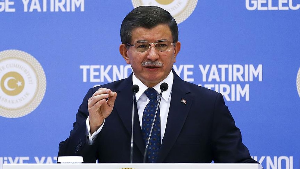 Davutoğlu'ndan Akademisyenlere: 'Devleti Eleştirdiğiniz Gibi, Terör Örgütünü Eleştirebiliyor musunuz?'