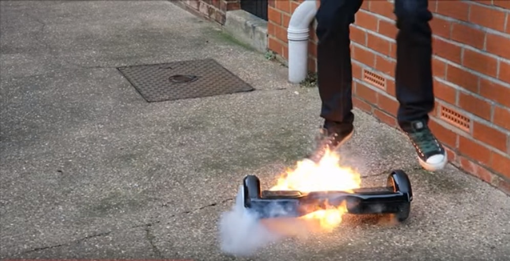 Kutudan Çıkan Hoverboard, İlk Defa Kullanılmak Üzereyken Alev Aldı