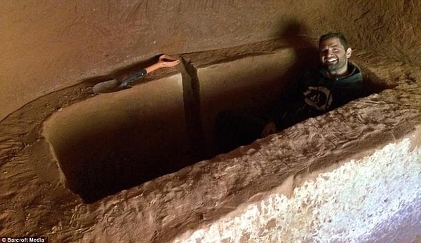 "Настоящий пещерный человек" Анджело Мастропиетро превратил пещеру, возраст которой составляет сотни миллионов лет, в роскошный высокотехнологичный дом.