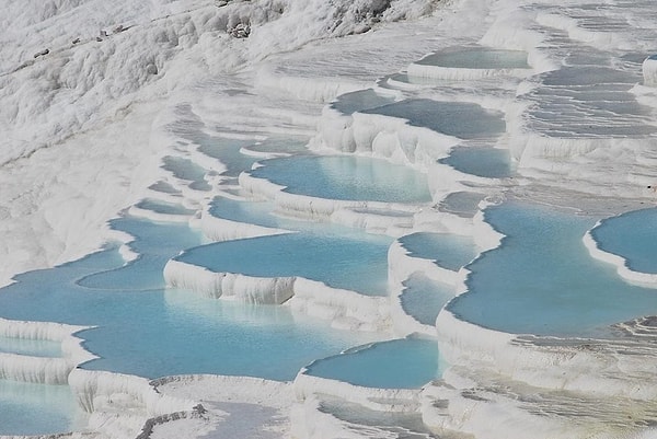 20. Ve elbette karbonat birikmesi ile oluşmuş, dünyada eşi benzeri olmayan Pamukkale'nin göz alıcılığı.