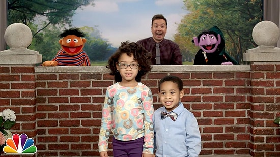 Elmo ve Arkadaşları Jimmy Fallon'la Bir Olup Çocukların Fotoğraf Çekimlerini Troll'lediler