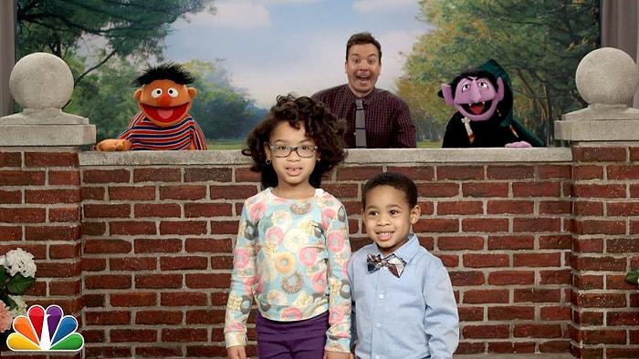 Elmo ve Arkadaşları Jimmy Fallon'la Bir Olup Çocukların Fotoğraf Çekimlerini Troll'lediler
