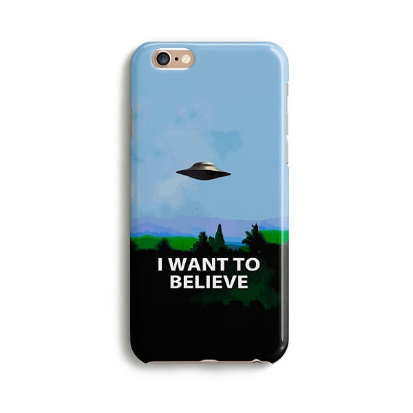 13. Ты не сможешь защитить свой телефон от правительственной прослушки, но зато можешь защитить его от царапин с этим чехлом.