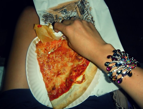 9. Когда вы решаете, что эту вечеринку пора заканчивать, но не плохо было бы что-то перекусить.