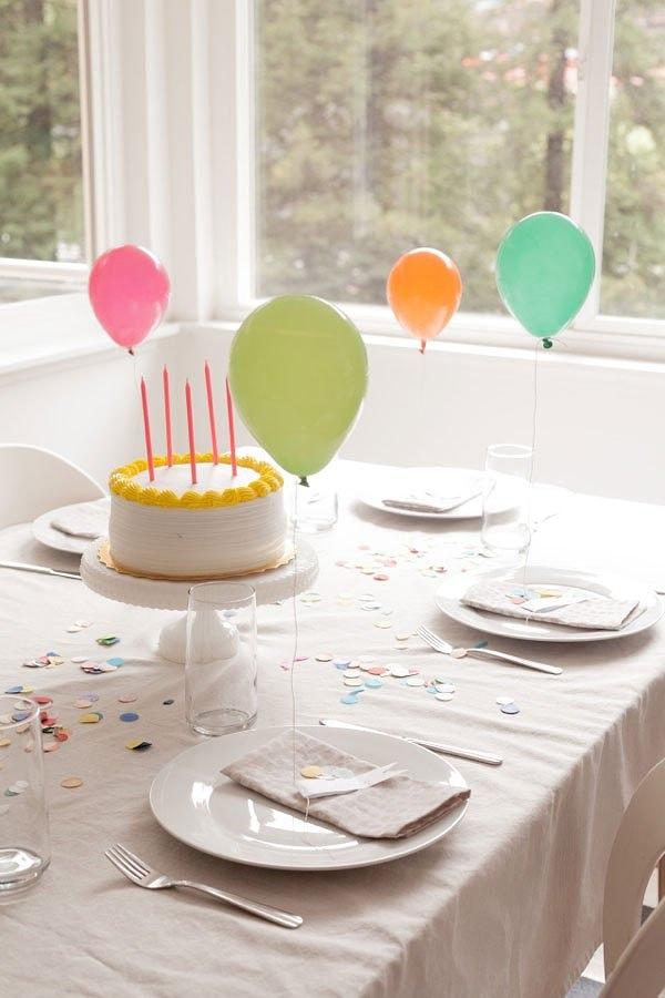 9. Doğum günü masasını süslemenin en minnoş yolu balonlar...