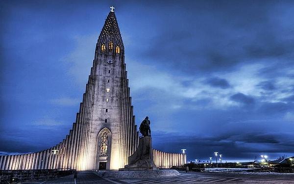 Son olarak da İzlanda'da kilise ile devletin birbirinden tamamen bağımsız hareket etmesini isteyenlerin oranının da giderek arttığını belirtelim.