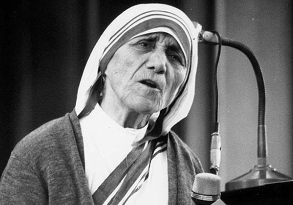 15. Rahibe  Teresa