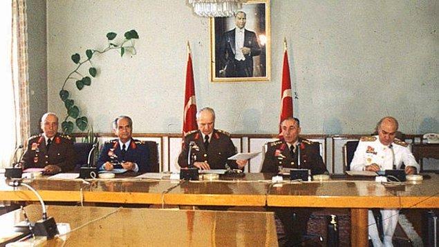 Kuvvet komutanlarından oluşan Milli Güvenlik Konseyi, İstanbul Belediye Başkanı olarak Emekli Korgeneral Abdullah Tırtıl'ı atar.