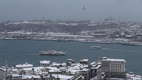 5. İstanbul'da Ulaşıma Kar Engeli: 435 Sefer İptal