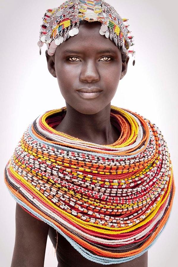 3. Kenya'daki Samburu kabilesinden bekar bir kadın