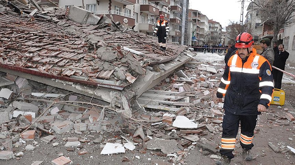 Enkaz Altında Kalmaktan '10 Dakika' ile Kurtuldular