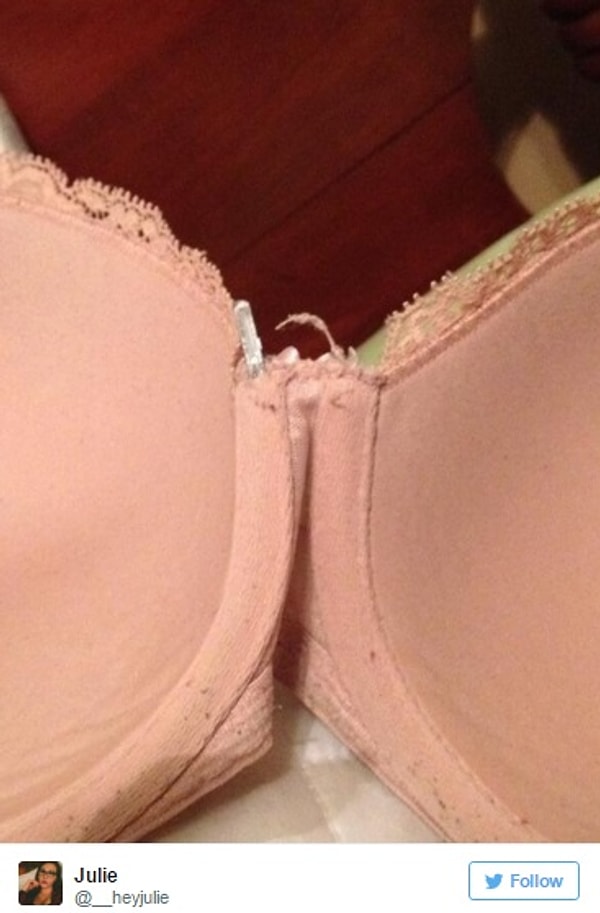 4. То чувство, когда косточка из бюстгальтера вырвалась наружу и постоянно колет твою грудь.