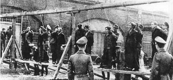 1944’te korkunç bir olay yaşandı. İçlerinde 7 korsanın olduğu 13 genç Cologne’un orta yerinde, herkesin önünde asılarak idam edildi.