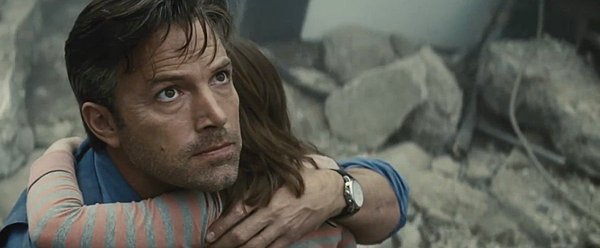 2. Ben Affleck sahneye çıkışını Batman v Superman: Adaletin Şafağı filminde Batman olarak 25 Mart'ta yapacak.