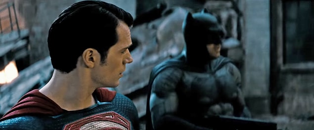 Film 2013'te vizyona giren Man of Steel'in bir devamı niteliğinde. Superman filmin sonunda zor bir durumda kalmıştı.
