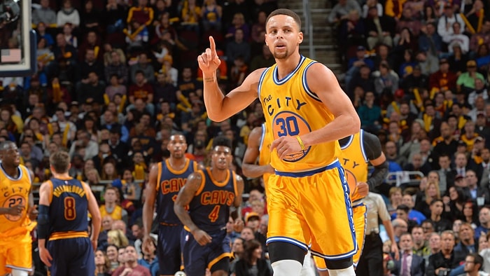 Stephen Curry'li Warriors, LeBron James'li Cavaliers'e Fark Attı