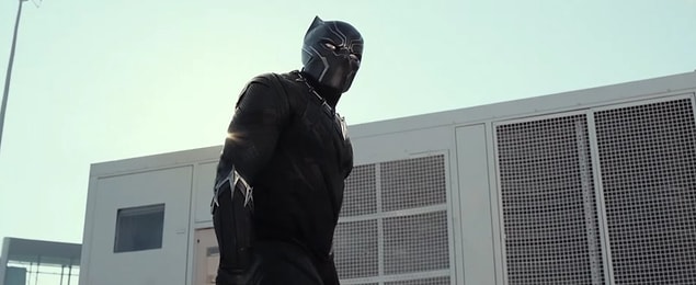 13. 2018 Şubat ayında vizyona girecek olan Black Panther filminde Chadwick Boseman T'Challa'yı oynuyor.