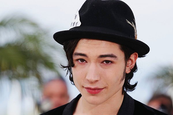 14. Dünyadaki en hızlı adam olacak olan Ezra Miller The Flash filminde 2018 Mart ayında vizyonda!