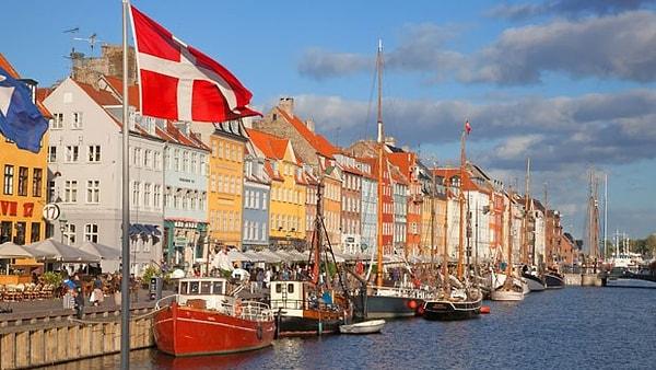 Roj Tv‘ye verdiği destek ve Hz. Muhammed(S.A.V)’e yönelik çirkin saldırılar nedeniyle sadece Danimarka’yı 2 Milyar dolar zarara uğratmıştır.