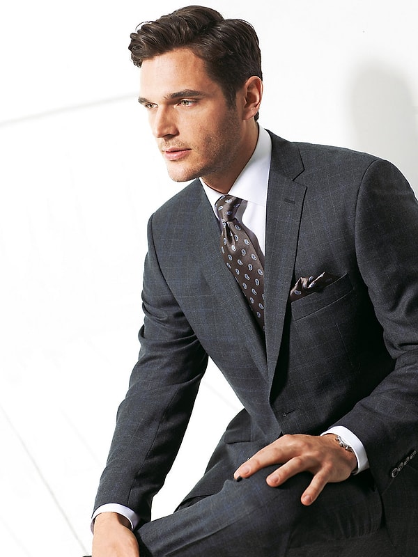 2. Классический костюм строгих цветов