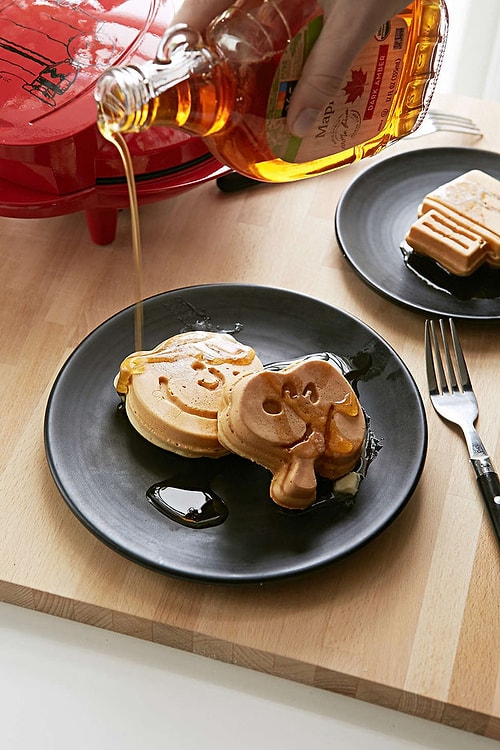 Snoopy'yi sofralarınıza taşıyacak waffle makinesi