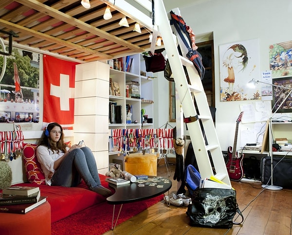 1. Julie, 19 - Веве, Швейцария