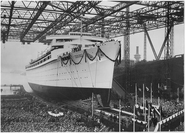 Wilhelm Gustloff, Blohm & Voss tersanesinde yapılmış, 208.5 metre boyunda, 23.59 genişliğinde ve 25.484 grosston ağırlığında bir cruise gemisidir. 5 Mayıs 1937 tarihinde denize indirilmiştir.