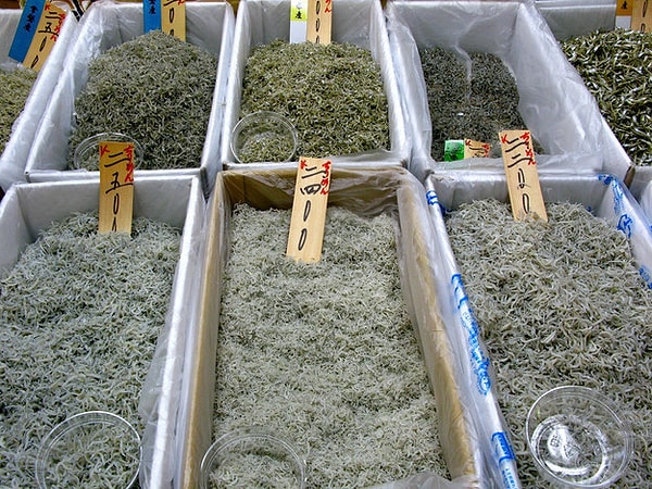 14. Захотелось хрустящего салата? Добавьте в него чиримен яко – тысячу иссушенных головастиков.