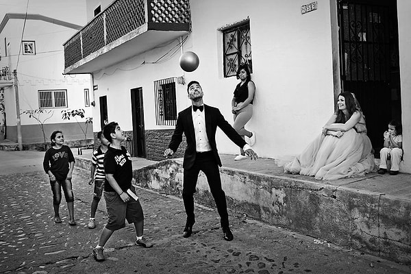 26. Ведь эти снимки словно лучик света, отражающий надежду на то, что все будет хорошо, и все будут счастливы.