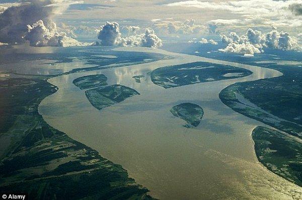 17. 6.800 km uzunluğundaki Amazon nehrinin altında, 4.000 km uzunluğunda fakat ondan yüzlerce kat daha geniş bir başka nehir olduğunun kanıtları bulunmuştur, bu nehre Rio Hamza adı verilmiştir.