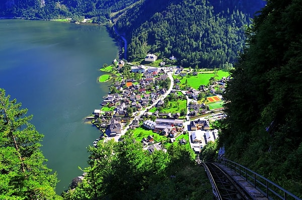 7. Так называемая Гальштатская культура разделяется на различные географические регионы – Западную и Восточную гальштатскую область.