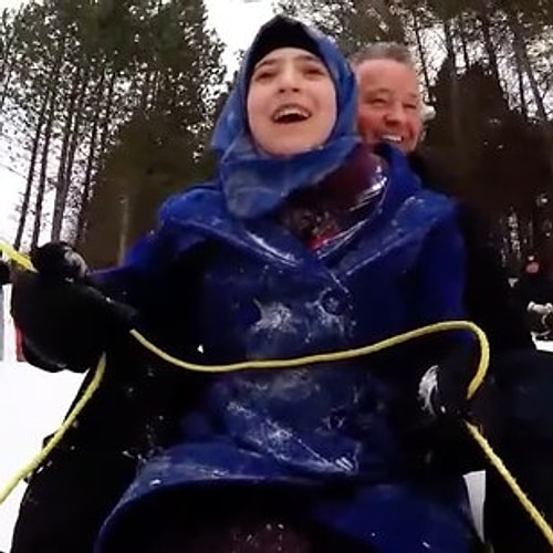Bu fotoğraftaki duyguyu hepimiz biliyoruz değil mi? Önce korku, sonrasında gelen saf, kalp ısıtan o mutluluk