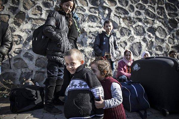 Diyarbakır ve Şırnak'a bağlı 3 ilçede 80 binden fazla öğrenci karne sevinci yaşayamadı