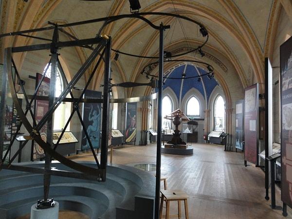 16. Ven Adası'na ayağı düşenler ziyaret etsin diye bugün bir adet Tycho Brahe müzesi mevcut.
