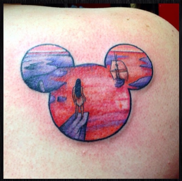 10. Грустная сцена, обведенная логотипом Микки: