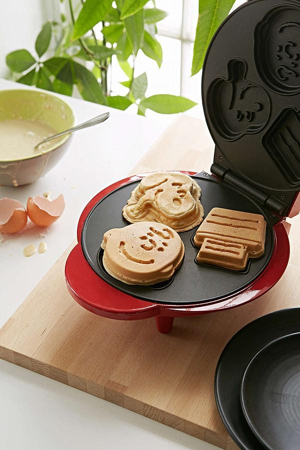 14. Snoopy'yi sofralarınıza taşıyacak waffle makinesi