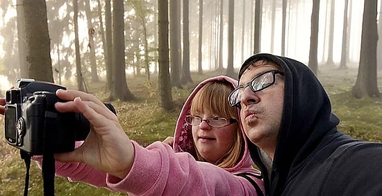 Кто кого? Чудесные фотографии, сделанные папой-фотографом и его дочерью, страдающей синдромом Дауна