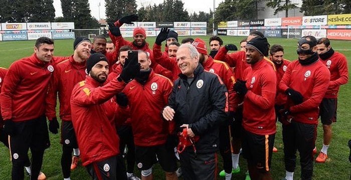 Galatasaraylı Futbolcular Kanser Tedavisi Gören Gençle Görüntülü Konuştu