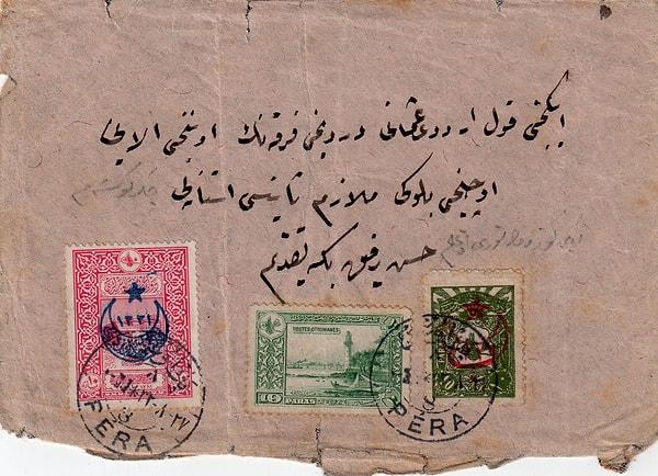 4. Öncelikle muazzam bir Osmanlı koleksiyonuna sahip ve Osmanlıca'ya çok hakim.