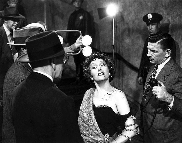 1. Sunset Bulvarı (1950)  | IMDb 8.5