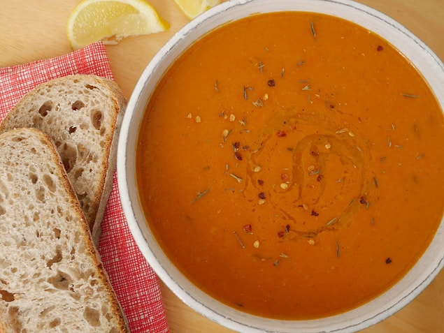 1. İlk çorba en klasiklerden: Mercimek Çorbası