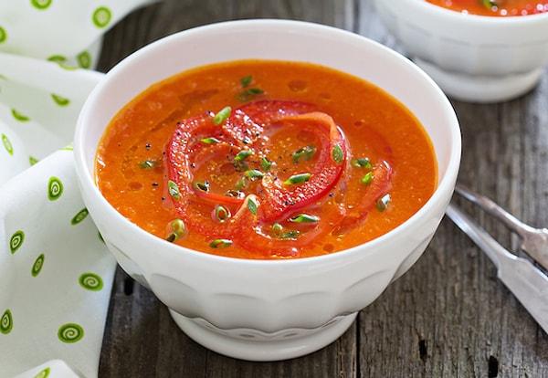 11. Bahar pikniklerini hatırlatacak tek çorba: Köz Kırmızı Biber Çorbası