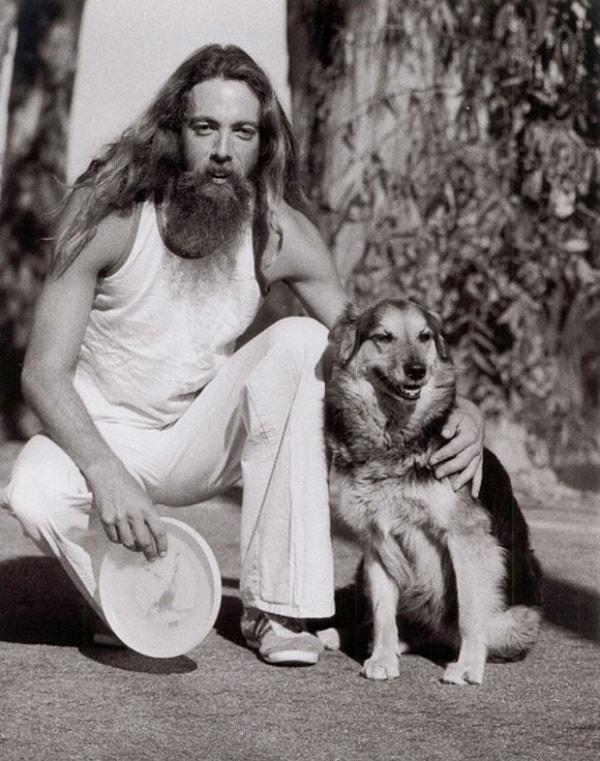 17. Frizbi öncü isimlerinden Ken Westerfield ve köpeği, 1970.